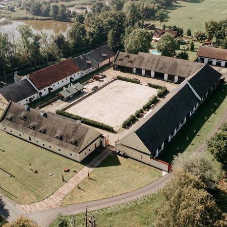 Dvur Olsiny -Hotel And Horse-Riding Karviná 외부 사진