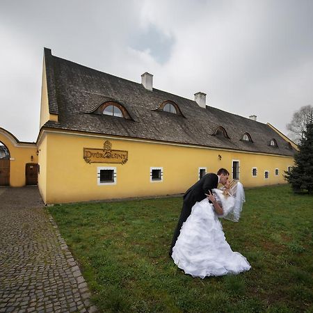 Dvur Olsiny -Hotel And Horse-Riding Karviná 외부 사진