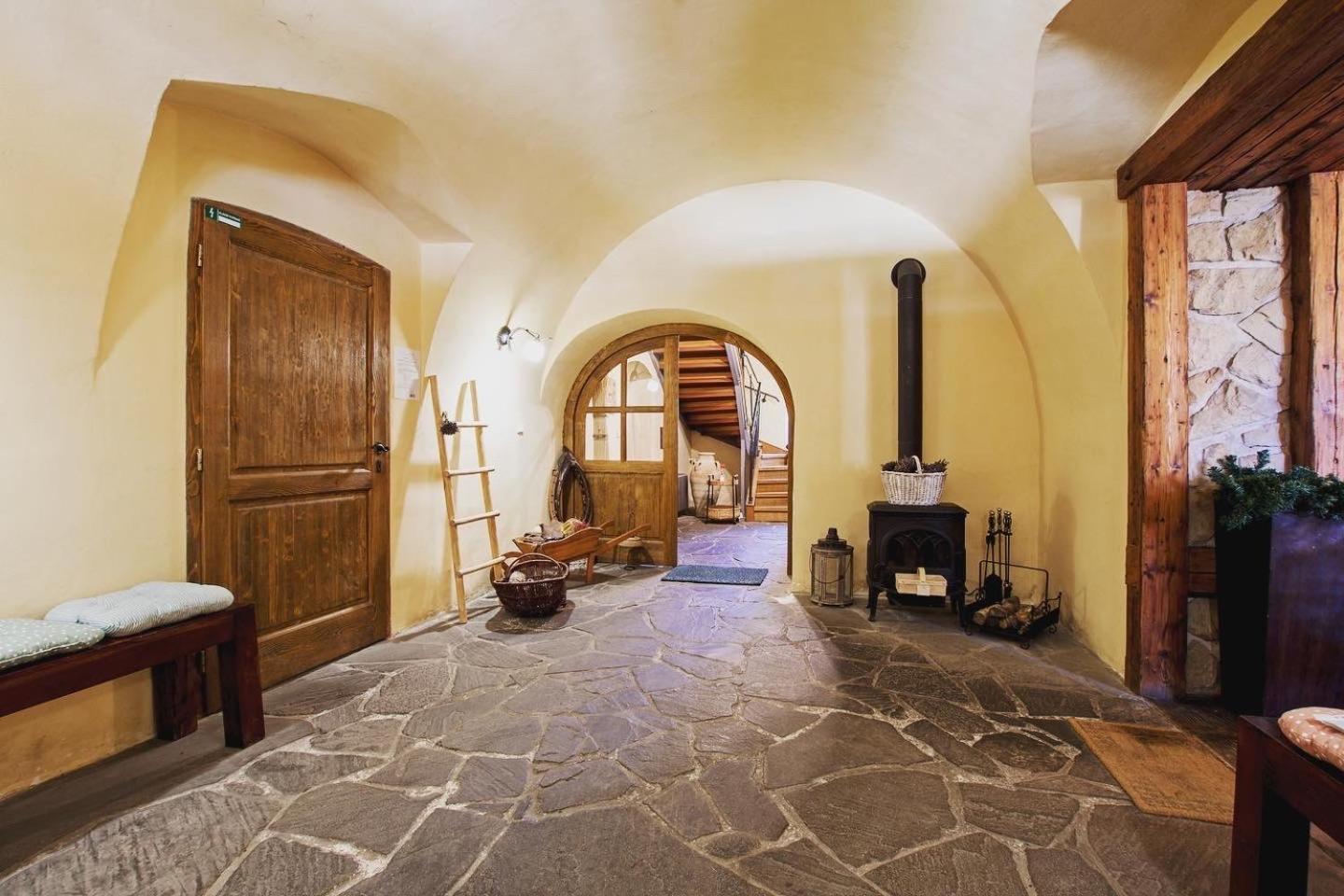 Dvur Olsiny -Hotel And Horse-Riding Karviná 외부 사진