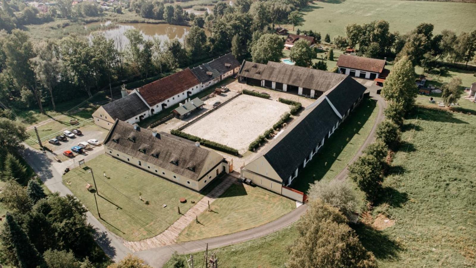 Dvur Olsiny -Hotel And Horse-Riding Karviná 외부 사진