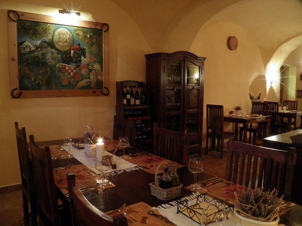 Dvur Olsiny -Hotel And Horse-Riding Karviná 외부 사진