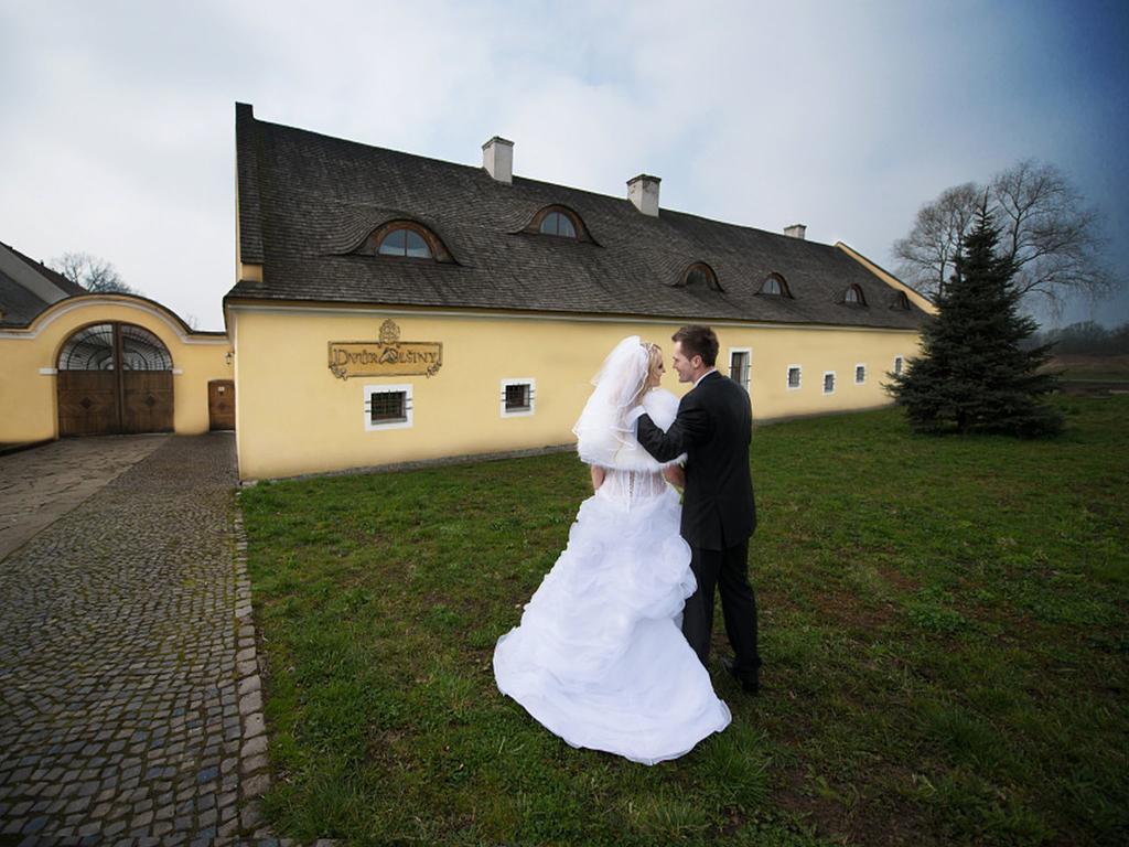 Dvur Olsiny -Hotel And Horse-Riding Karviná 외부 사진