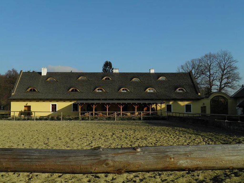 Dvur Olsiny -Hotel And Horse-Riding Karviná 외부 사진
