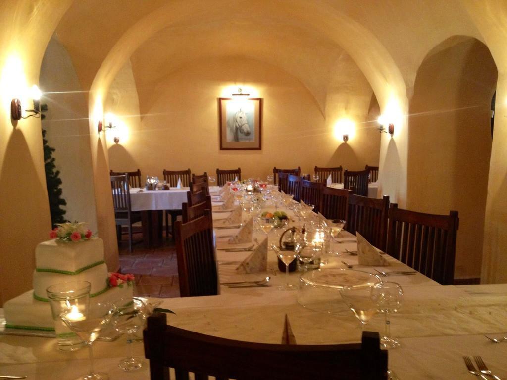 Dvur Olsiny -Hotel And Horse-Riding Karviná 외부 사진